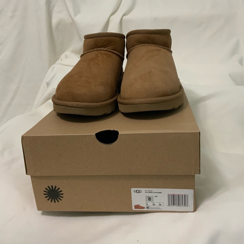 **UGG Classic Ultra Mini Boots**
PRE-USE…Color: Wheat